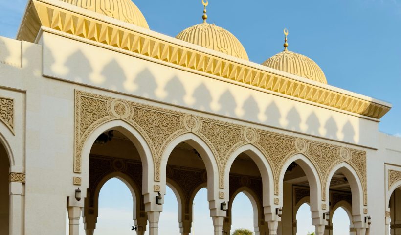 أبوظبي: دليلك الشامل لزيارة المسجد الكبير بأسعار منخفضة
