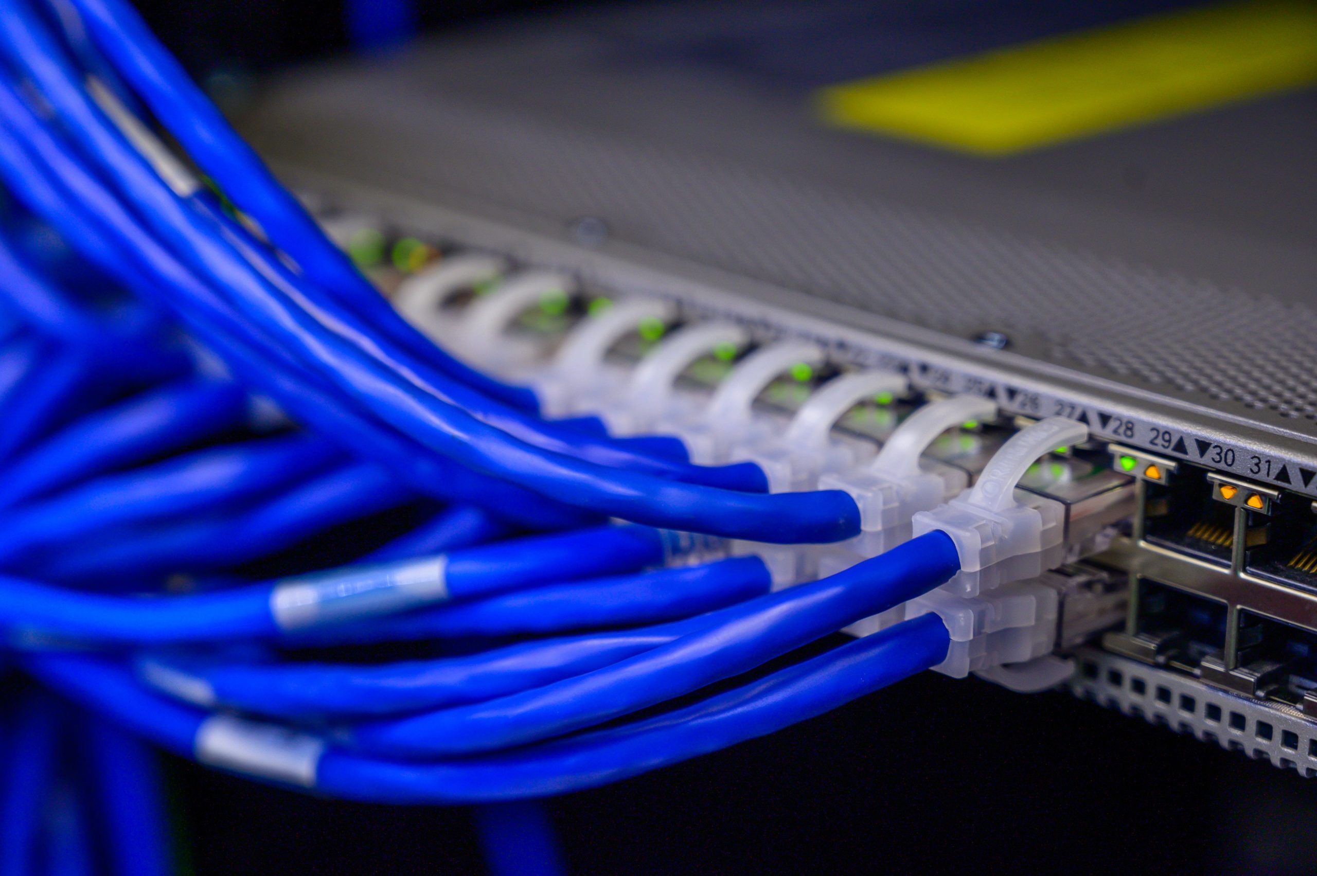 بوابة LAN الداخلية بسرعة 10Gbps: الخيار الأمثل لتوصيل الخوادم المخصصة