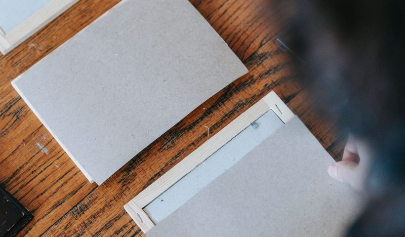 سر الربح من فن الإطارات المخصص: اكتشف منصة "The Custom Framing Vault"!
