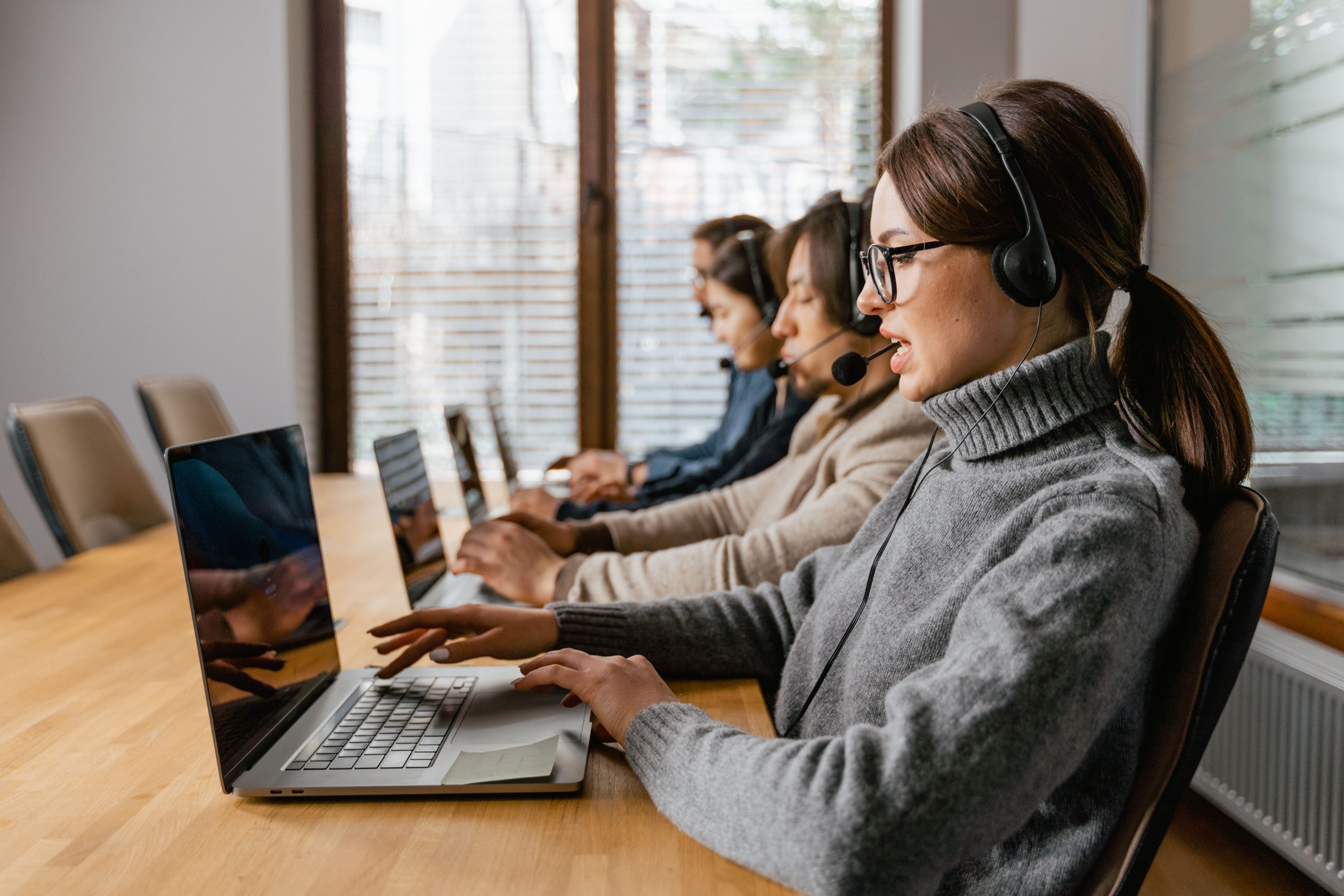 محرك قاعدة بيانات الـ CRM المؤسساتي: أفضل منصة لدعم أنظمة إدارة العملاء ذات الحجم الكبير