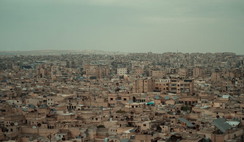 منصة "Outlet" للكتب الحرفية: وجهتك المثالية لشراء كتب الأنماط القديمة والحياكة وDIY